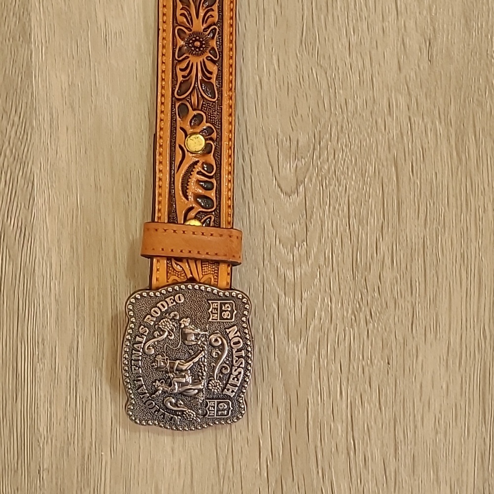 Hesston Women's Tan Leather Belt with Silver Buckle